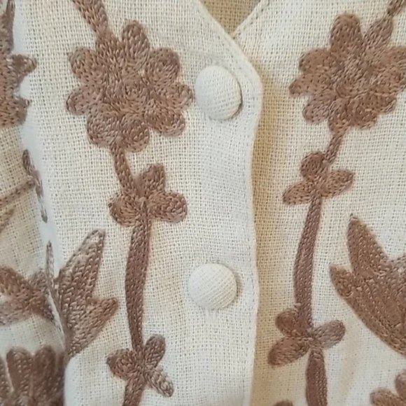 Vest with Tan embroidered applique - Picture 6 of 6